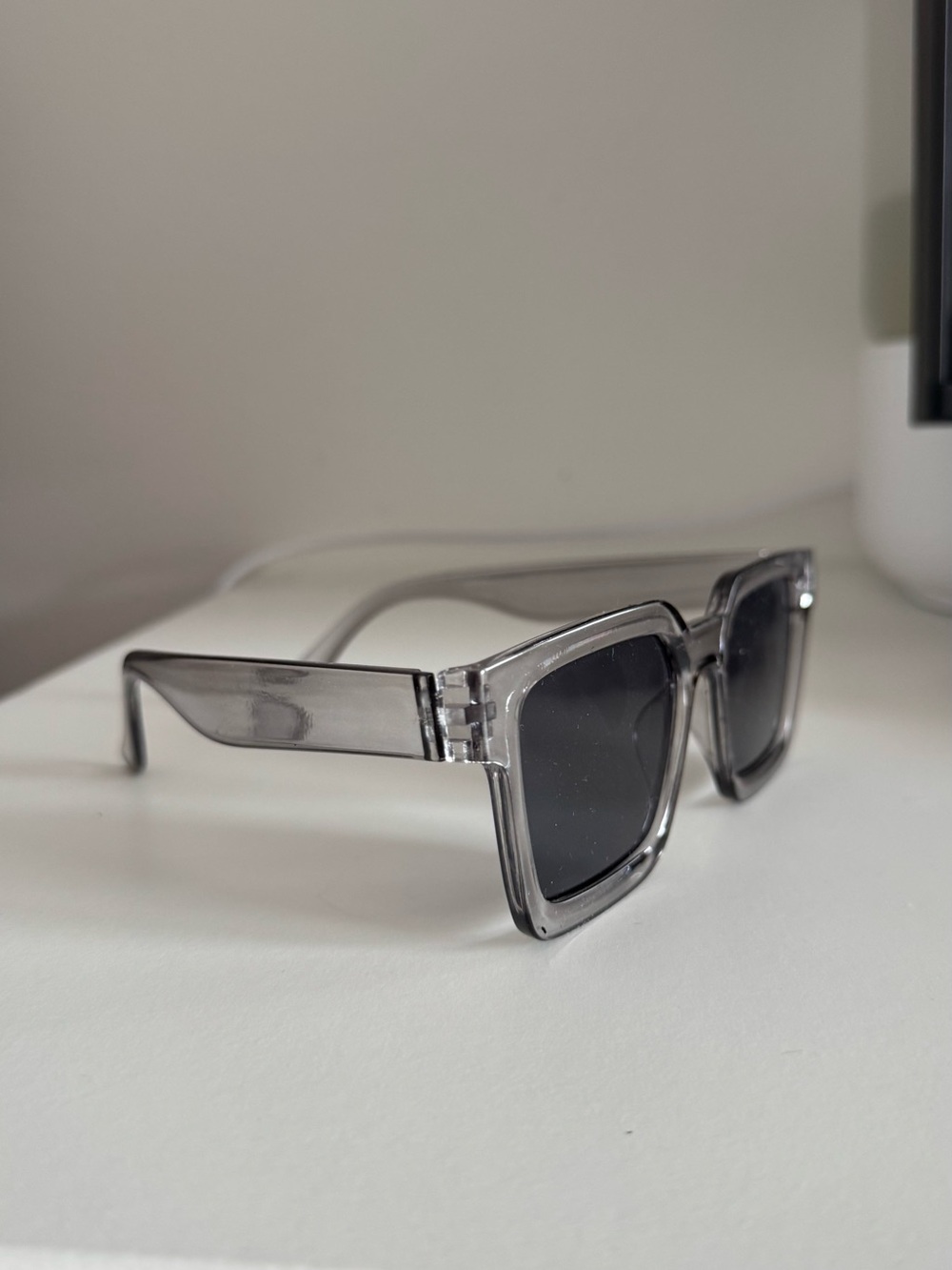 Classic Round Sunglasses in Brown, Gray, and Blue - Unbranded - Picture 7 of 9